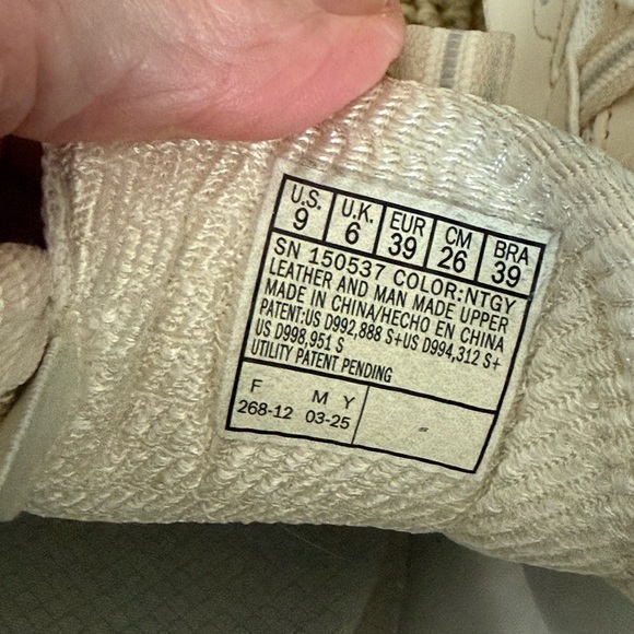 Skechers D’Lites Hands Free Slip-in Sneakers - Picture 4 of 10